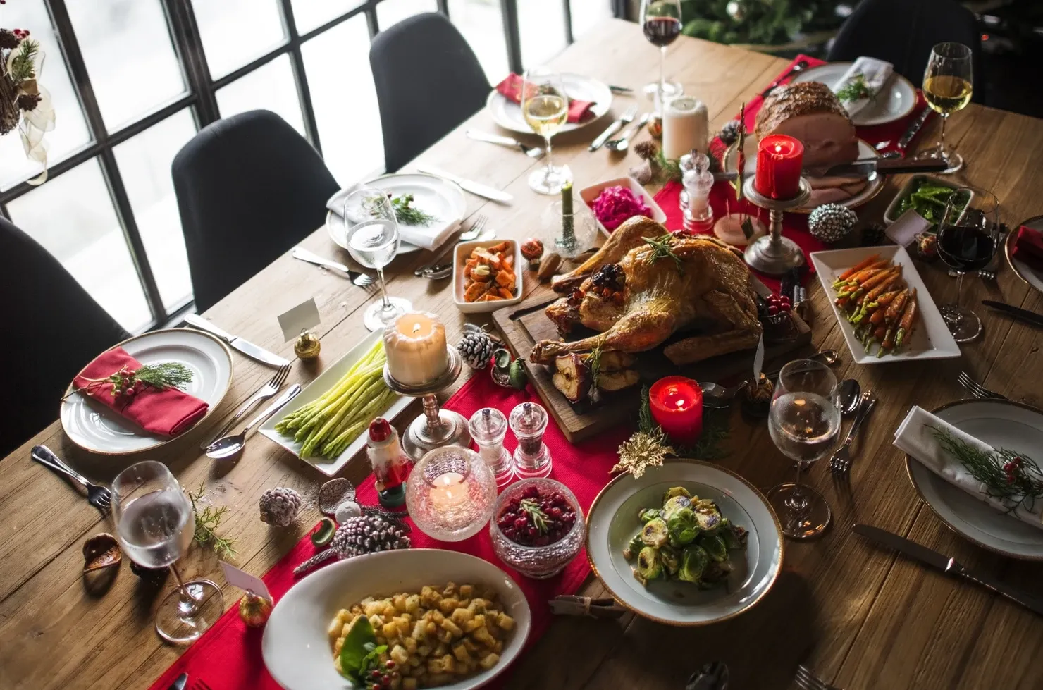 A Traditional British Christmas Dinner with all the trimmings. But what should you drink with it?